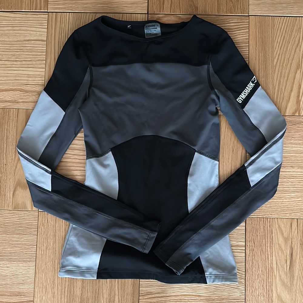 Gymshark Women's Black and Gray Long Sleeve Top